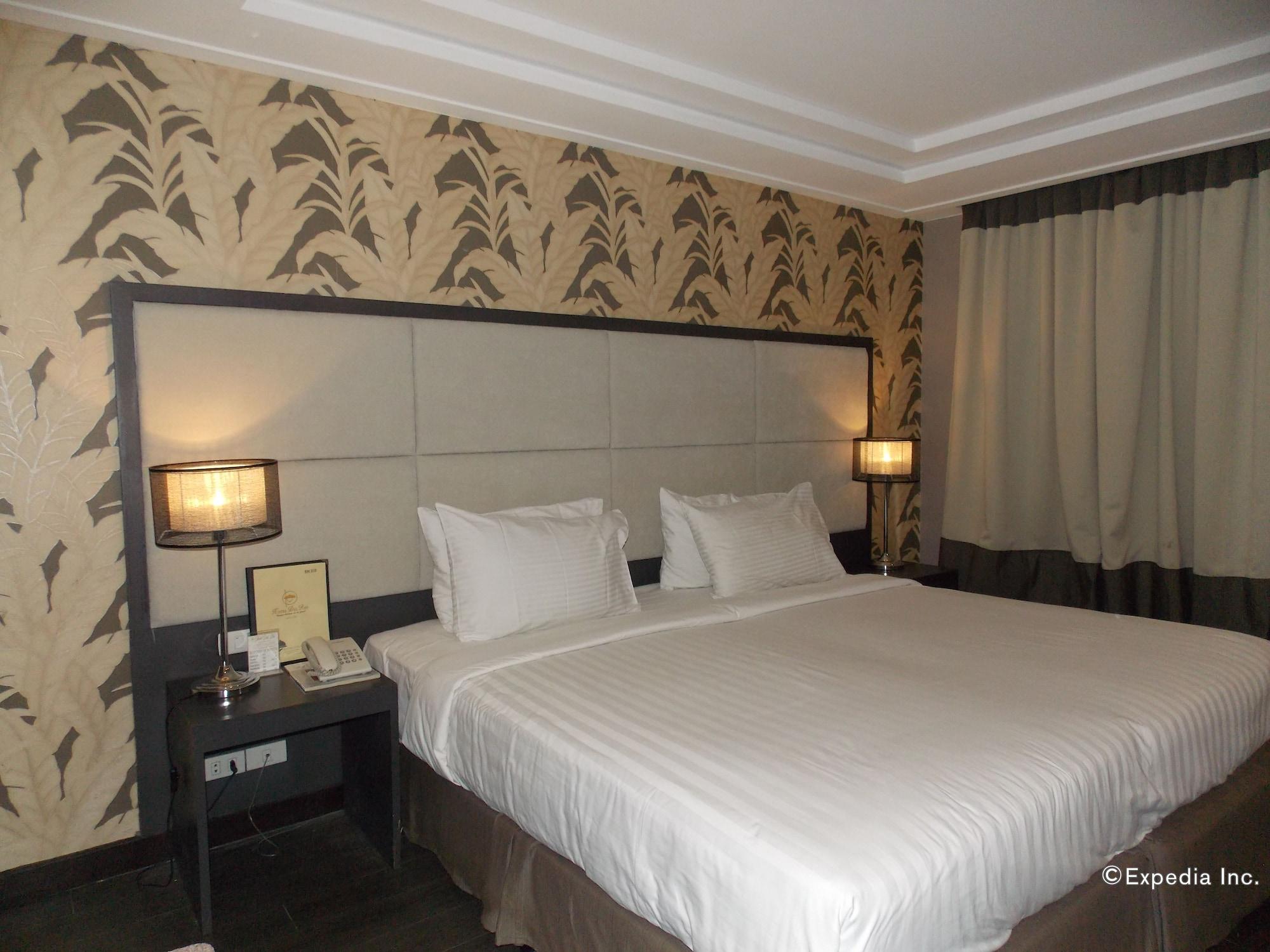 Hotel Del Rio Илоило Экстерьер фото