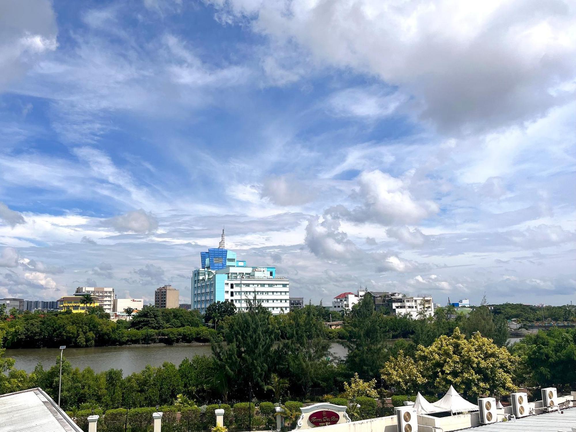 Hotel Del Rio Илоило Экстерьер фото