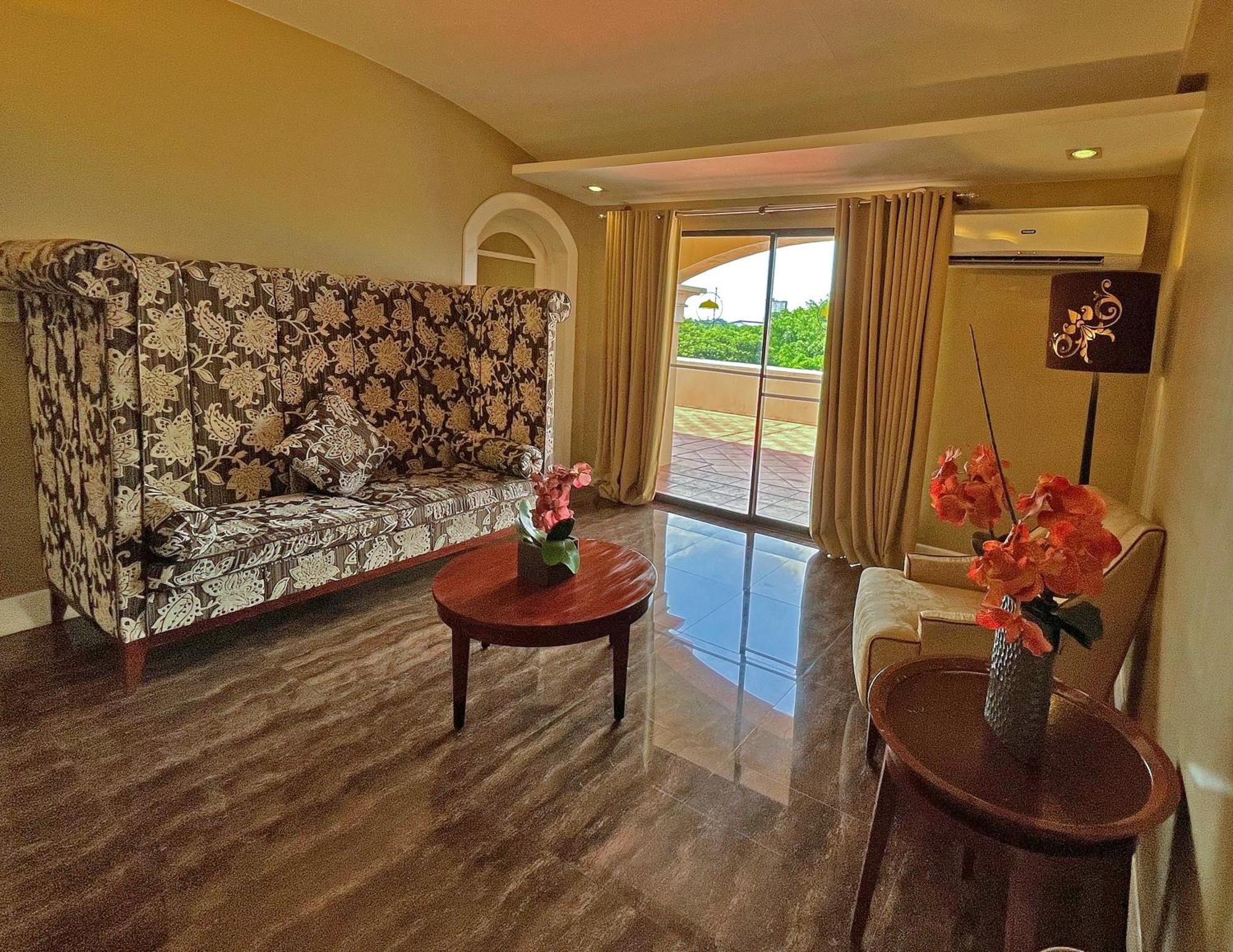 Hotel Del Rio Илоило Экстерьер фото