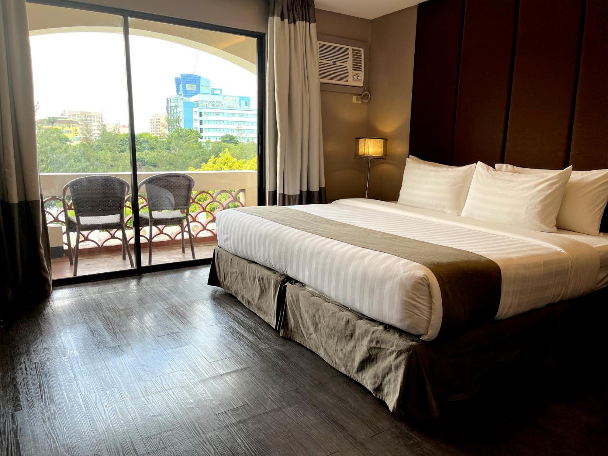 Hotel Del Rio Илоило Экстерьер фото