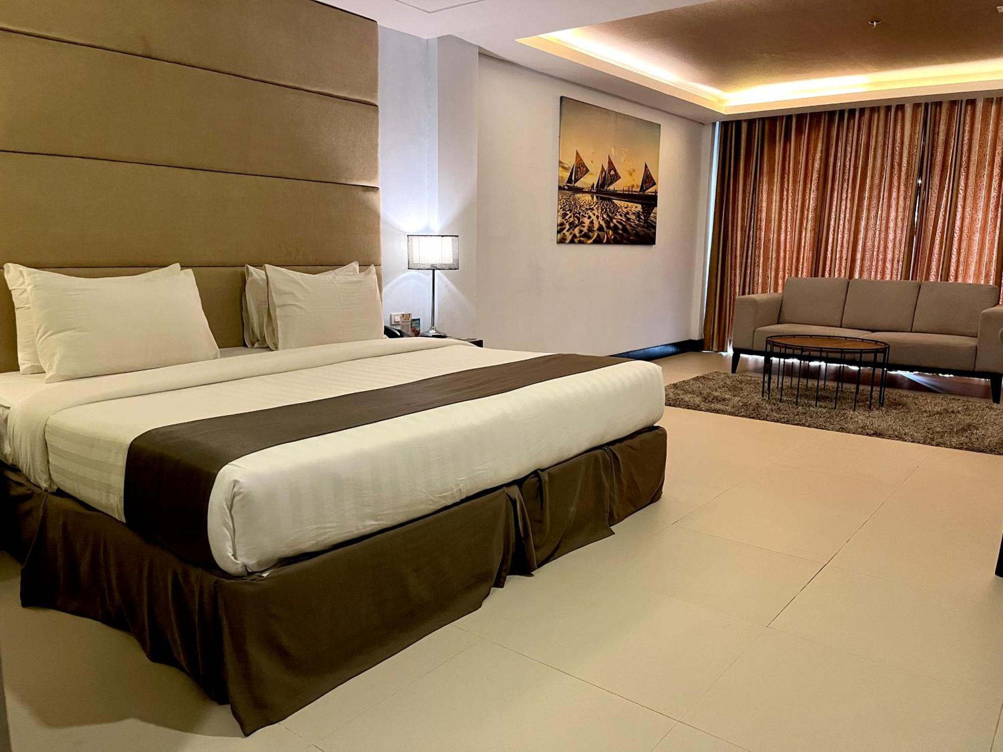 Hotel Del Rio Илоило Экстерьер фото