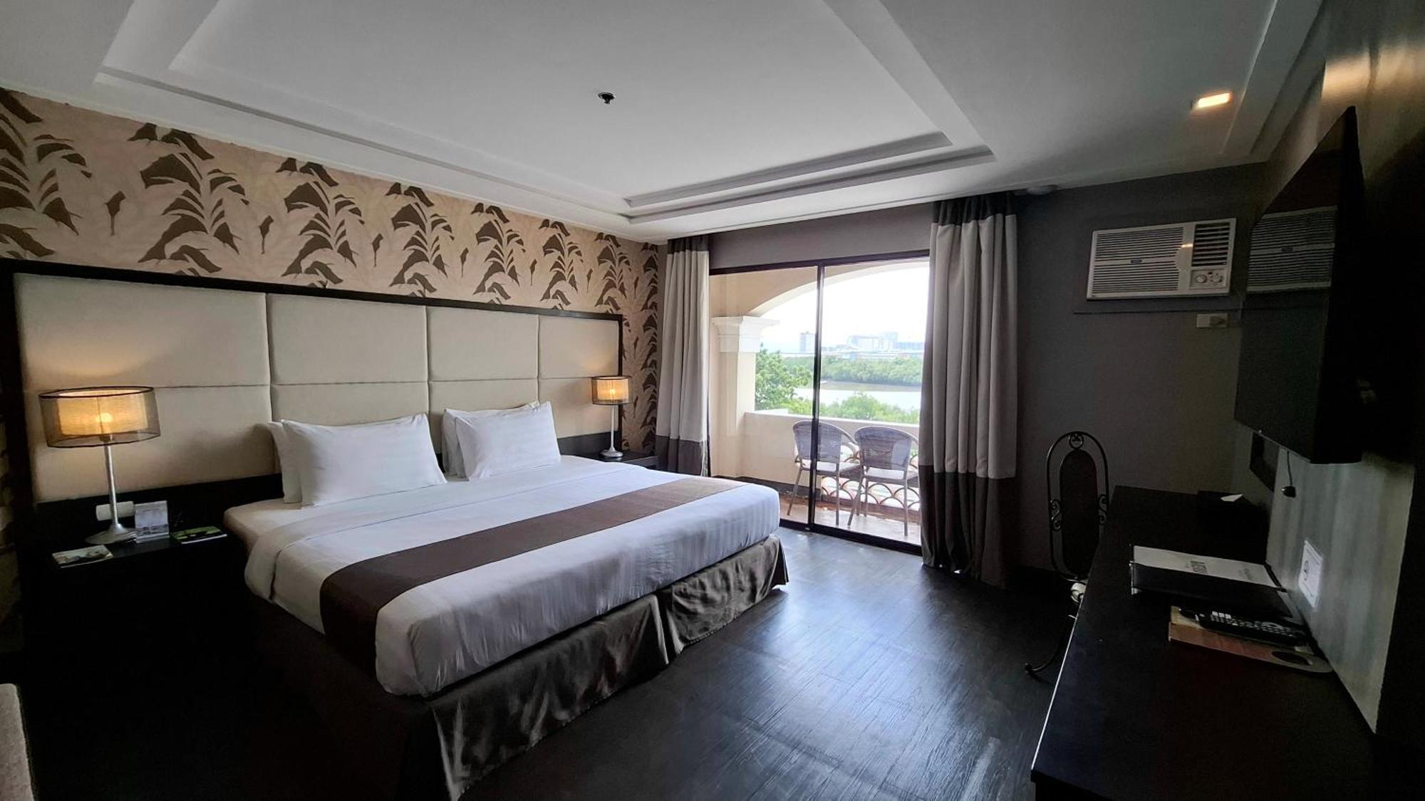 Hotel Del Rio Илоило Экстерьер фото