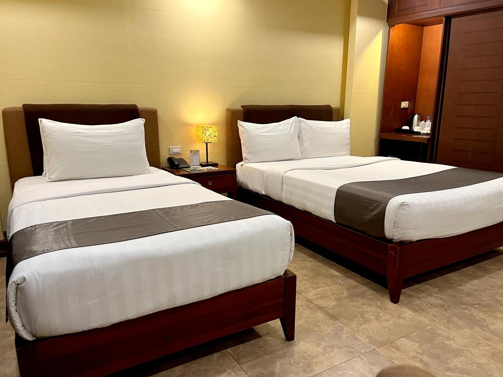 Hotel Del Rio Илоило Экстерьер фото
