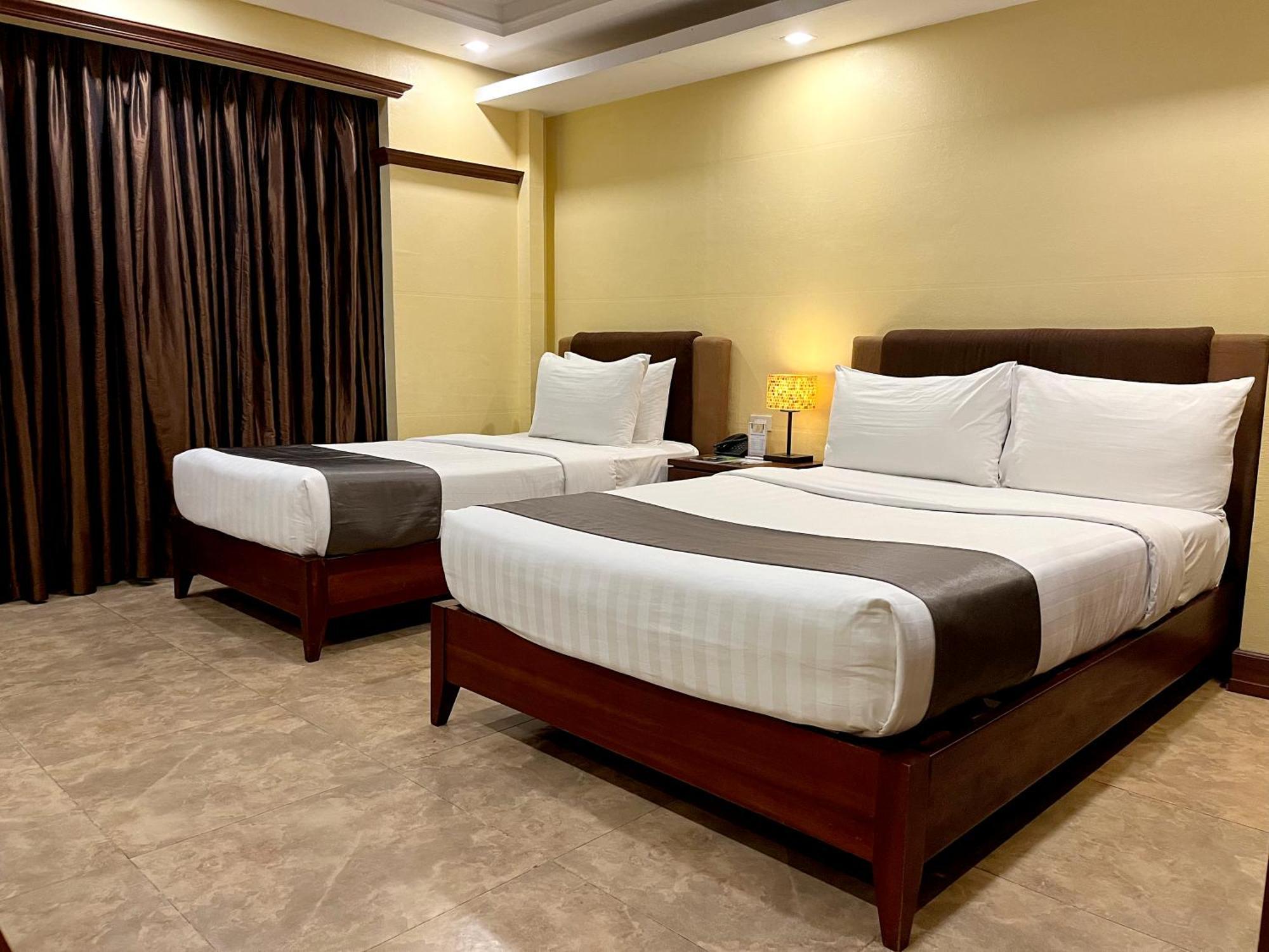 Hotel Del Rio Илоило Экстерьер фото
