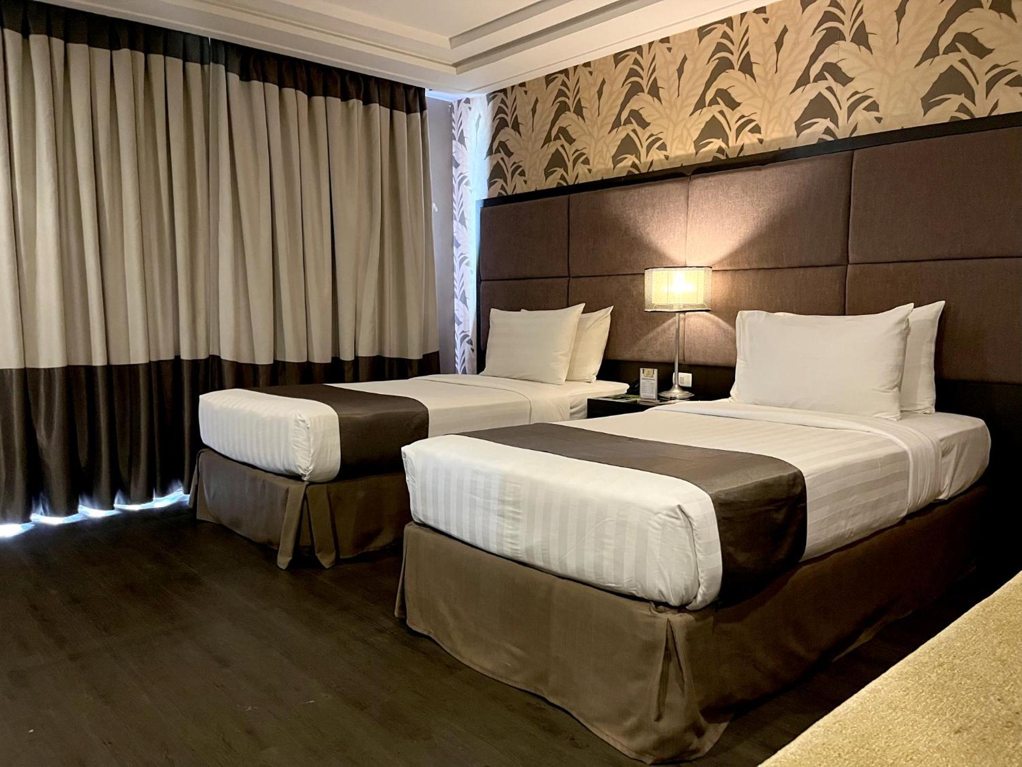 Hotel Del Rio Илоило Экстерьер фото