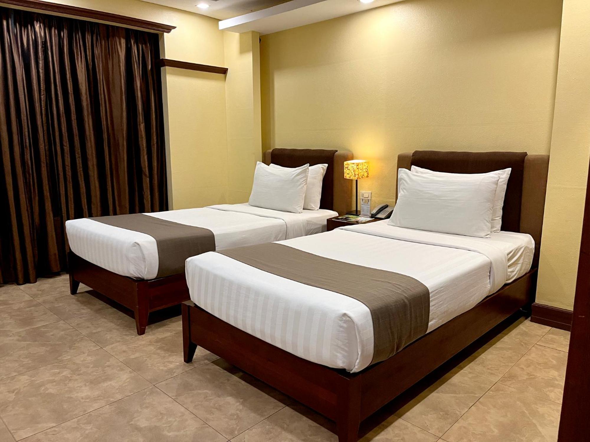 Hotel Del Rio Илоило Экстерьер фото
