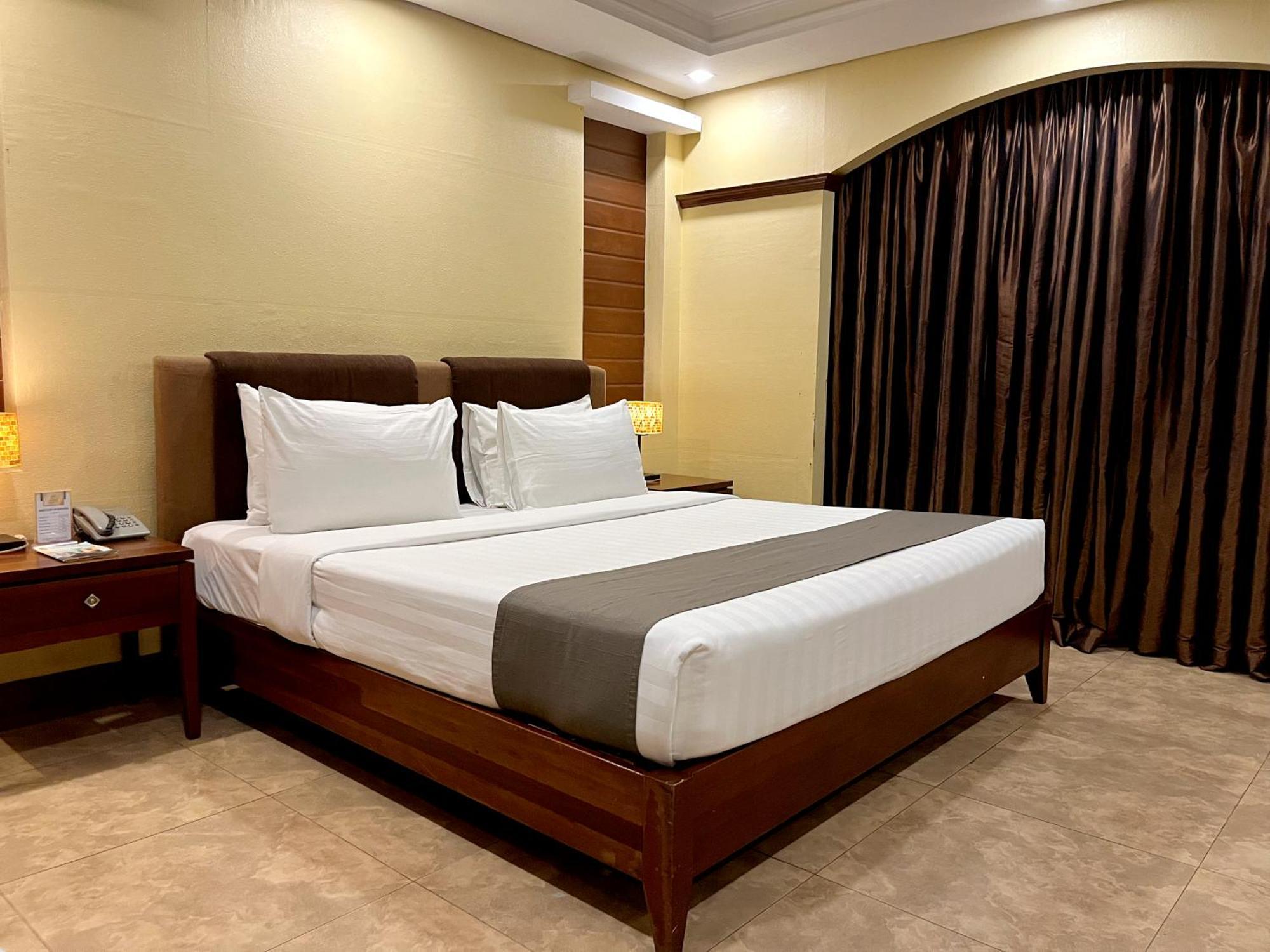 Hotel Del Rio Илоило Экстерьер фото