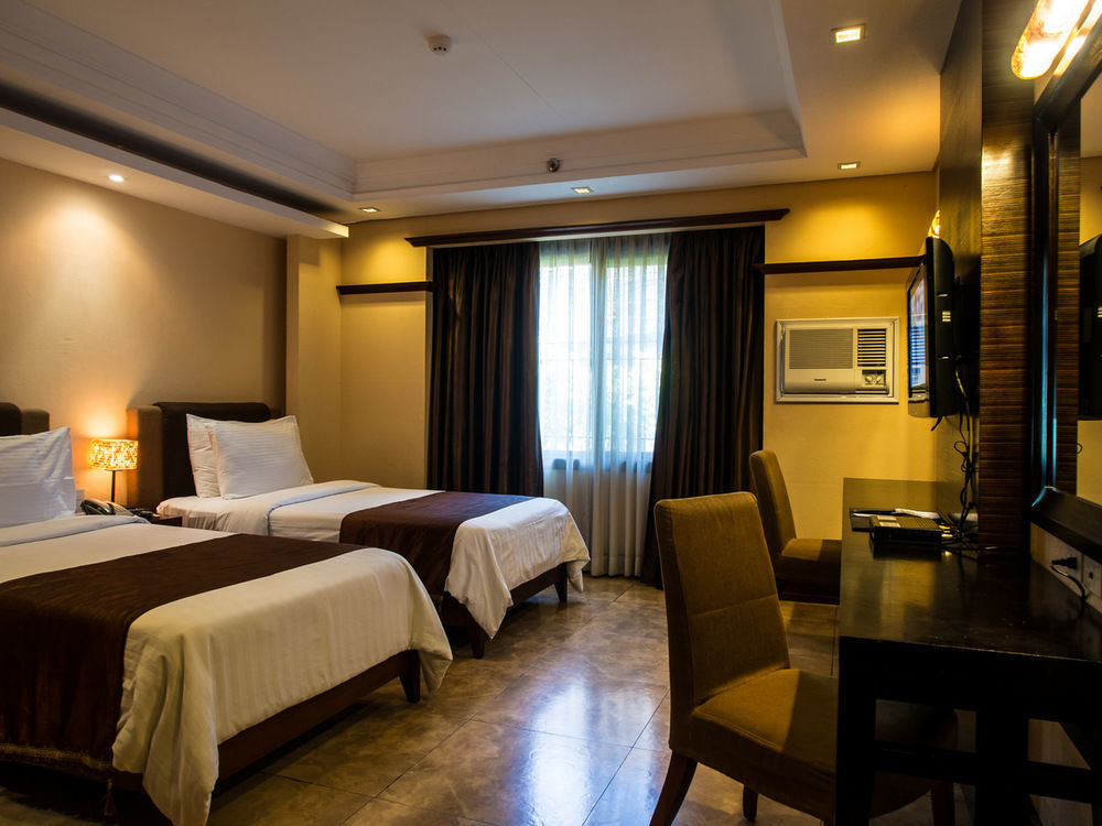 Hotel Del Rio Илоило Экстерьер фото