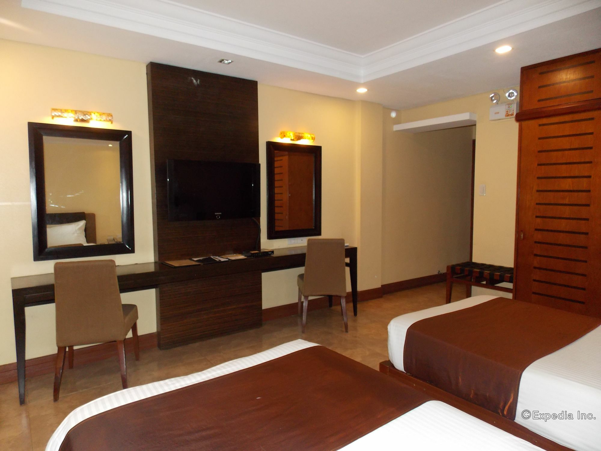 Hotel Del Rio Илоило Экстерьер фото