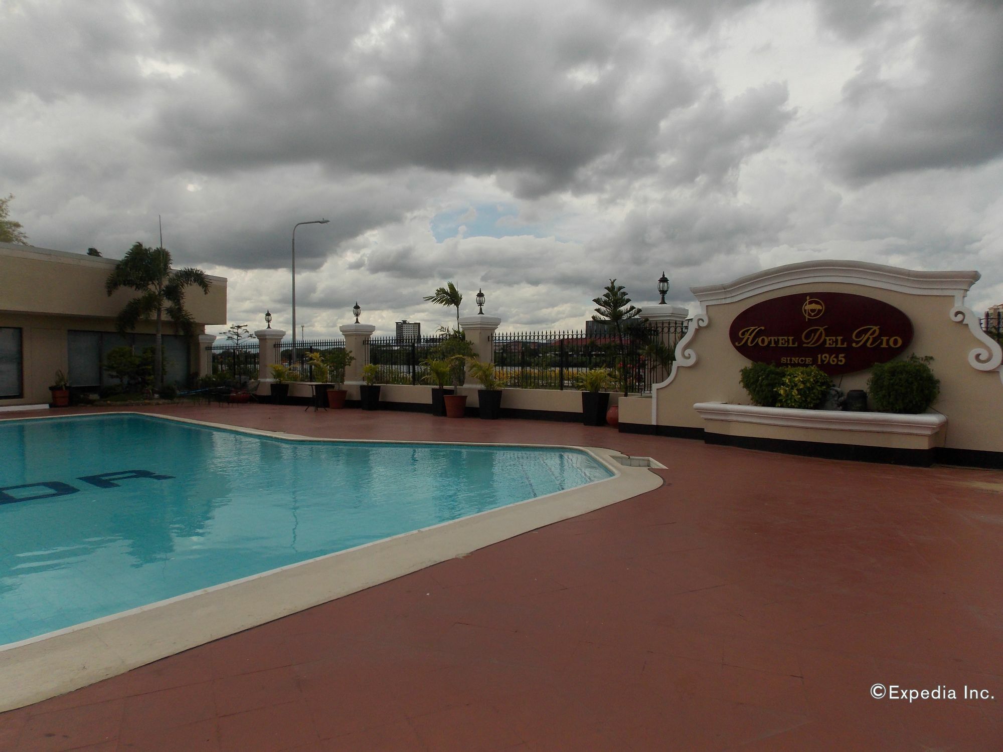 Hotel Del Rio Илоило Экстерьер фото